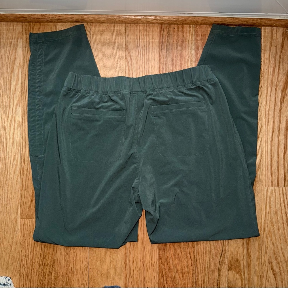 Athleta Olive Green Zip Pocket Jogger Hiking Travel Pant Elastic Waist - Size 6 - Picture 3 of 6